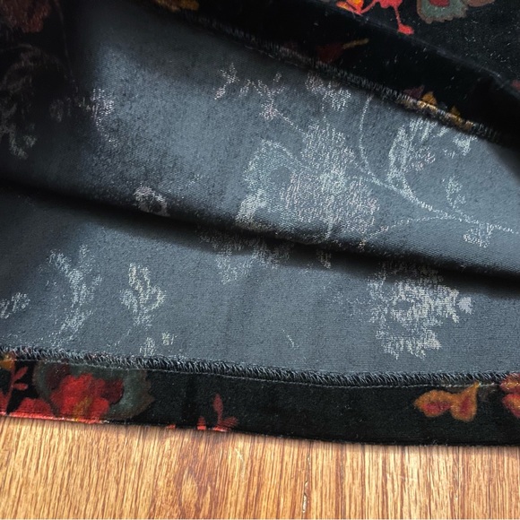 NWT Loft Black Red Floral Cold Shoulders Velvet Shift Dress Size S - Picture 11 of 16